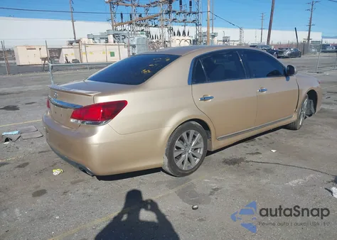 2011 Toyota Avalon Limited z USA, uszkodzony, nr VIN 4T1BK3DB7BU418241